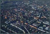 Die markanten T�rme von Liebfrauenkirche (links), Dom (Mitte) und Martinikirche (davor) von dominieren die Siluette von Halberstadt. (22.12.2021)