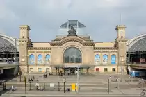 Der Hauptbahnhof in Dresden wurde 1898 er�ffnet. (April 2014)