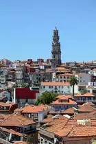 Blick auf Porto mit dem alles �berragenden Torre dos Cl�rigos, dem Wahrzeichen der Stadt. (Mai 2013)