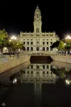 Das C�mara Municipal do Porto (Rathaus von Porto) wurde von 1920 bis 1955 gebaut und ist hier Ende Mai 2013 bei Nacht zu sehen.