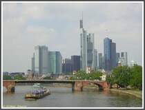 Frankfurt am Main 17.07.2005 Alte Br�cke mit der Hochhauskulisse, wegen der die Stadt gelegentlich auch als  Mainhattan  bezeichnet wird. 