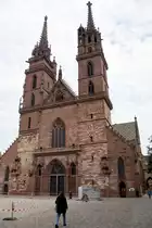 BASEL (Kanton Basel-Stadt), 01.10.2020, das Basler M�nster, vom M�nsterplatz aus gesehen