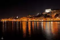 N�chtlicher Blick �ber den Fluss Douro auf die Altstadt von Porto. (Mai 2013)