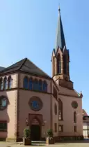 Emmendingen, die evangelische Stadtkirche, erhielt nach Umbauten 1905 ihr heutiges Aussehen, der Turmneubau erfolgte 1858-59, Juli 2018 