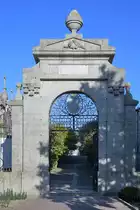 Das Portal zum Cemit�rio da Lapa, Einem Friedhof mit den Gr�bern ber�hmter K�nstler aus Portugal. (Porto, Januar 2017)