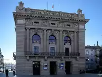 Das im neoklassizistischen Stiel erbaute St.-Johannes-Nationaltheater (Teatro Nacional S�o Jo�o) wurde 1920 er�ffnet. (Porto, Januar 2017)