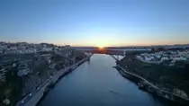 Die Sonne geht auf �ber dem Douro in Porto. (Januar 2017)