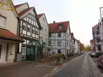 Salm�nster, Fachwerkh�user in der Frankfurter Stra�e (30.10.2021)