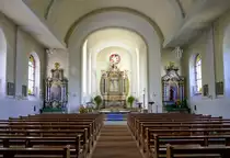 Lahr-Kuhbach, Blick zum Altar in der Kirche Mari� Heimsuchung, Juli 2019