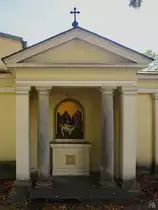 Ein Schrein im Schlosspark von Wilan�w. (Warschau, August 2015)