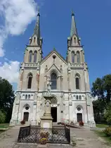 Nieborow, Kirche der Schmerzensreichen Jungfrau Maria, erbaut von 1871 bis 1883 (07.08.2021)