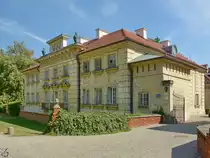 Ein ehemaliges Wirtschaftsgeb�ude des Palastes in Wilan�w. (August 2015)