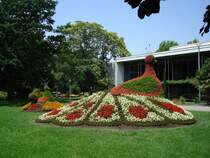  Henne mit K�cken  im Kurpark von Bad Krozingen/Baden
Juni 2008