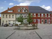 Eisfeld, Brunnen und H�user am Marktplatz (10.06.2012)