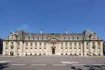 Dieses im Jahr 1922 gebaute imposante Geb�ude war der ehemalige Sitz von Arbed, dem Vorl�ufer des weltweit gr��ten Stahlherstellers ArcelorMittal. (Luxembourg, Juli 2013)