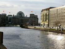 BERLIN Spree - Blick zum Reichstagsgeb�ude
2007