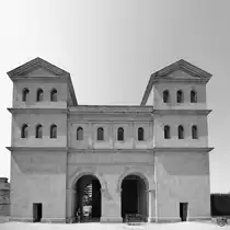 Das rekonstruierte n�rdliche Haupttor (Burginatiumtor) der Colonia Ulpia Traiana in Xanten. (Mai 2011)