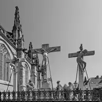 Blick auf den Kalvarienberg an der S�dseite des Xantener Domes. (Mai 2011)