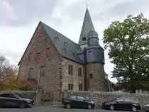Hungen, evangelische Stadtkirche, erbaut im 12. Jahrhundert, Chor von 1518, Kirchenschiff vergr��ert 1596 und 1608 (31.10.2021)