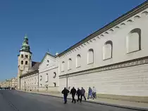 Die Au�enmauern des Nonnenklosters des Frauenordens der Klarissen in Krakau. (April 2014)