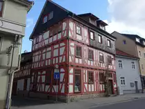 Meiningen, Fachwerkhaus in der Ernestiner Stra�e (27.02.2022)