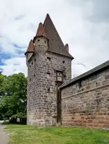 Dieser Turm der N�rnberger Stadtmauer entstand um das Jahr 1400. (Mai 2017)