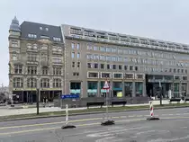 Berlin Mitte am 03. M�rz 2022, Blick auf das Haus Unter den Linden 17, das von Microsoft genutzt wird.