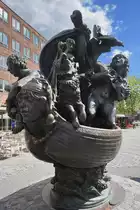 Das Narrenschiff ist ein Brunnen in N�rnberg. (Mai 2017)