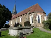 Esenshamm, evangelische St. Matth�us Kirche, sp�tromanischer Sandsteinbau aus der 1. H�lfte des 14. Jahrhundert  (08.10.2021)