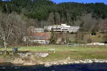 Freiburg, Blick �ber die Dreisam zum am Berg gelegenen Johannisheim, das 1969 erbaute Alten-und Pflegeheim ist im Besitz der Heiliggeistspitalstiftung, Feb.2022