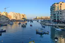 Balluta Bay ist eine Bucht in St. Julian's an der Nordostk�ste Maltas. (Oktober 2017)