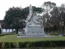 Arezzo, Denkmal f�r Francesco Petrarca im Parco della Fortezza (26.03.2022)