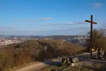 Bis in die 1940er waren es Geb�ude, heute ist es ein Ausflugsziel. Um 40 Meter auf 509 m �. NHN ist der Birkenkopf in den 1950ern angewachsen, als man s�mtlichen Kriegsschutt der Stadt Stuttgart endlagern musste. Daher r�hrt auch sein Spitzname  Monte Scherbelino . Am sonnigen 05.03.2022  konnte man den Blick u.a. auf den Fernsehturm und den Fernmeldeturm schweifen lassen. 