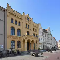 Das Stadthaus (B�rgerServiceCenter) der Hansestadt Wismar befindet sich in der ehemaligen Stadtwache, welche 1858 im englischen Tudorstil erbaut wurde. (M�rz 2022)