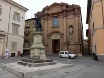 Feligno, Denkmal f�r Giuseppe Garibaldi und San Agostino Kirche (27.03.2022)