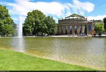 Der Eckensee im Oberen Schlossgarten ziert das Staatstheater-Haus in Stuttgart.

🕓 27.7.2020 | 14:06 Uhr