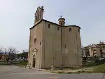 Wallfahrtskirche Madonna della Bruna, Kirchenschiff in Kreuzform, drei Apsiden (27.03.2022)