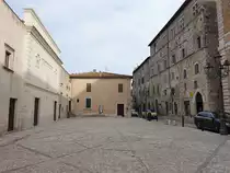 Amelia, historische Geb�ude an der Piazza Guglielmo Marconi (28.03.2022)