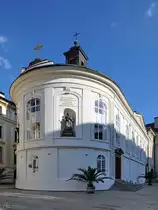 Die sp�tbarocke Kapelle des Heiligen Kreuzes im Zweiten Hof der Prager Burg wurde von 1756 bis 1764 erbaut. (September 2012)