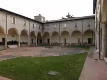 Ascoli Piceno, Kreuzgang in der Bibliothek Comunale (29.03.2022)