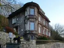 Auf dem Weg zur Burg Altena kommt man an diese sch�ne alte (und gut bewachte) Villa vorbei. (Februar 2014)
