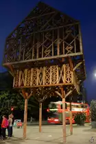 Diese aus 17 Kubikmetern L�rchenholz bestehende Holzrahmenkonstruktion markiert(e) den Standort des historischen Stadttores Aldgate, dem �stlich gelegenen Durchlass durch die mittelalterliche Stadtmauer von London. (September 2013)