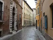 Matelica, historische H�user in der Via Umberto I. (30.03.2022)