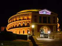 Die 1871 er�ffnete Royal Albert Hall of Arts and Sciences bei Nacht. (London, September 2013)