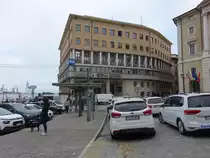 Ancona, Geb�ude der Banca di Ancona an der Piazza della Repubblica (31.03.2022)