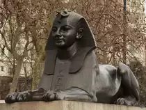 Diese in Bronze gegossene Sphinx befindet sich im Londoner Stadtzentrum in der N�he der Themse. (Februar 2015)