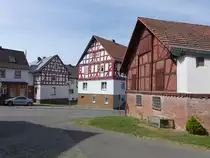 Emsdorf, Fachwerkh�user in der Stra�e Im Gef�lle (15.05.2022)