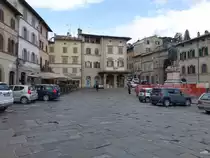 Anghiari, H�user an der Piazza Giuseppe Garibaldi (02.04.2022)