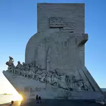 Das 56 Meter hohe Denkmal der Entdeckungen (Padr�o dos Descobrimentos) wurde im Jahr 1960 zum 500. Todestag von Heinrich dem Seefahrer errichtet. (Lissabon, Januar 2017)