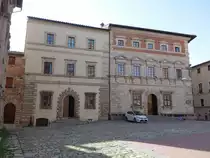 Montepulciano, Pal�ste an der Piazza Grande (21.05.2022)